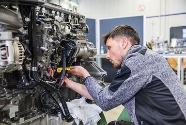 Omniplus BusTech Challenge 2023/24: Daimler Buses has selected the best bus and coach mechanic in Europe